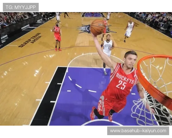 乌度卡称杜兰特绝杀点位习惯，战术简化成效显著