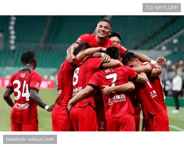 上海海港主场落败，穆帅场边神情凝重，卫冕冠军沦为保级队